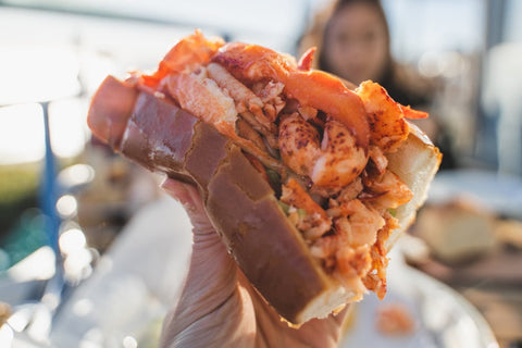 Maine Lobster Roll vs. Connecticut Lobster Roll: The Ultimate Showdown - Maine Lobster Now